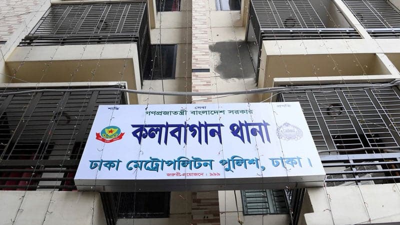কলাবাগানে নির্মাণাধীন ভবন থেকে পড়ে রাজমিস্ত্রির মৃত্যু