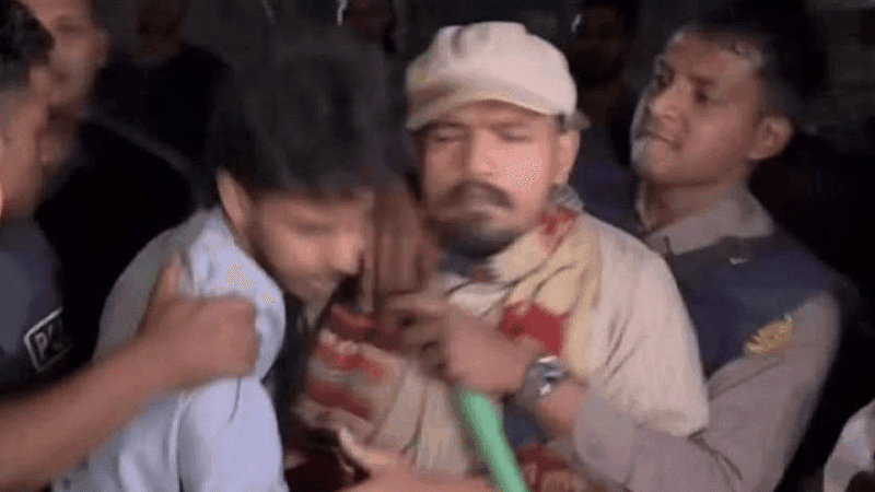 ঢাবি শিক্ষার্থীর ওপর পুলিশি হামলার অভিযোগ, ডাকসুর প্রতিবাদ