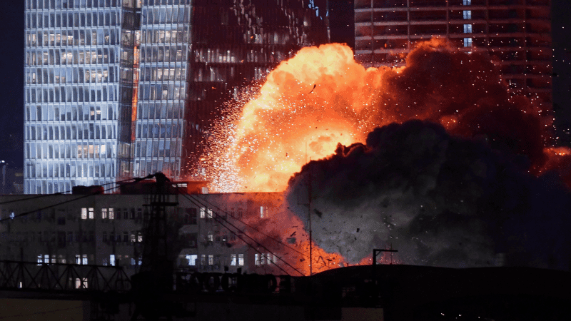 ১০ ঘণ্টারও কম সময়ে ইসরায়েলে ৭ দফা ক্ষেপণাস্ত্র হামলা চালাল ইরান