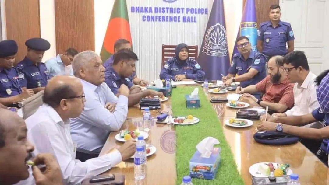 দুর্গাপূজায় পুলিশকে সর্বোচ্চ সতর্কতার সঙ্গে দায়িত্ব পালনের নির্দেশ 