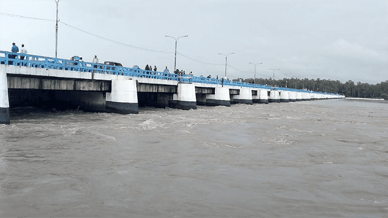 তিস্তার পানি বিপৎসীমার ওপরে, খুলে দেয়া হলো ব্যারাজের সব জলকপাট