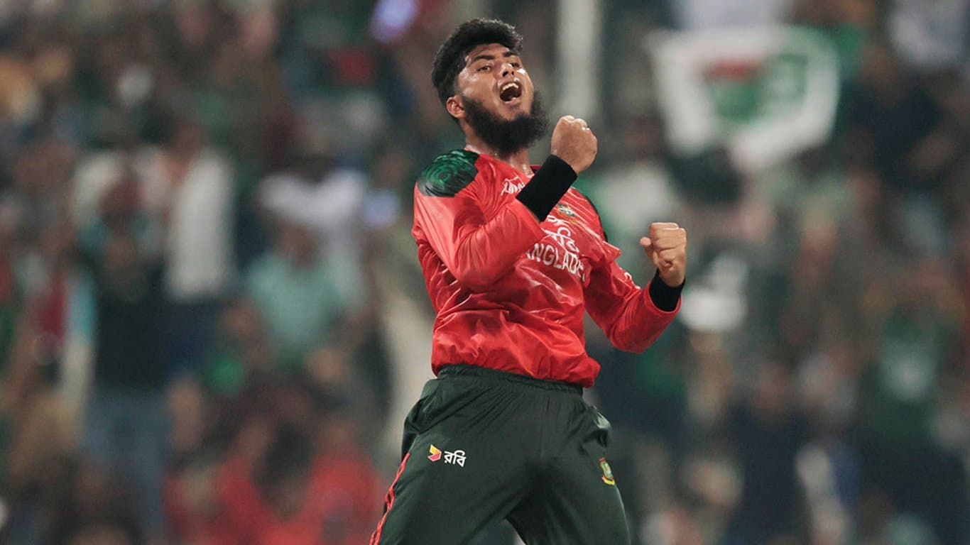 সুপার ফোরের লড়াইয়ে ভারতের বিপক্ষে ফিল্ডিংয়ে বাংলাদেশ