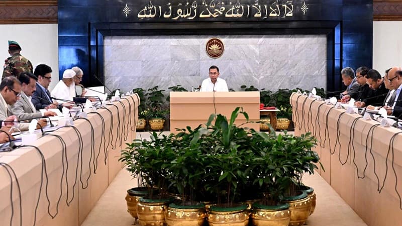 তেজগাঁও কার্যালয়ে প্রধানমন্ত্রীর প্রথম বৈঠক