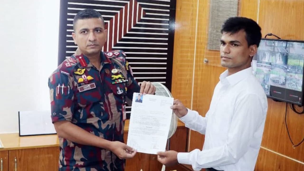 বিএসএফের গুলিতে নিহত ফেলানীর ভাই যোগ দিলেন বিজিবিতে
