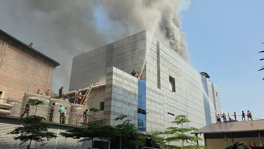 টঙ্গীতে আগুন নিয়ন্ত্রণে ফায়ার সার্ভিসের ১৮ ইউনিট, যোগ দিয়েছে সেনাবাহিনী