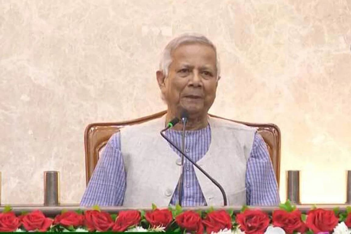 আইনশৃঙ্খলা রক্ষায় জেলা প্রশাসকদের সতর্ক থাকার নির্দেশ প্রধান উপদেষ্টার