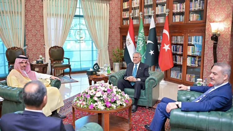 মধ্যপ্রাচ্য সংকট নিরসনে ইসলামাবাদে চার দেশের পররাষ্ট্রমন্ত্রীদের বৈঠক