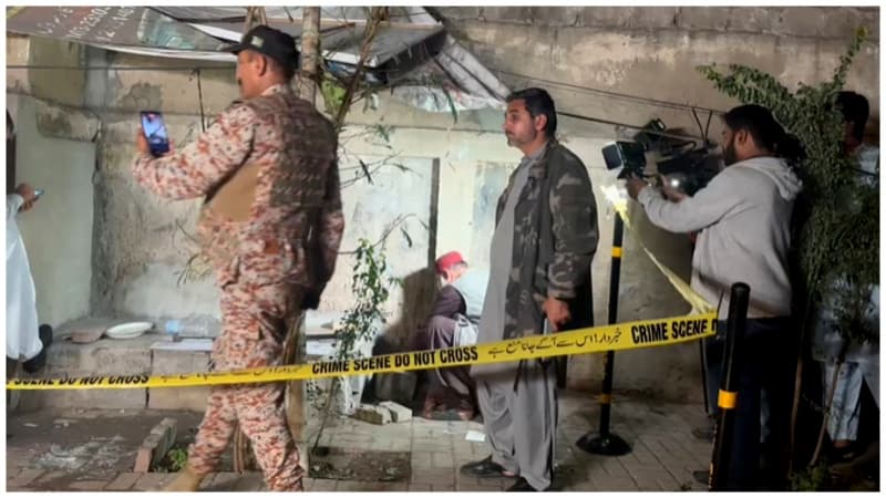 পাকিস্তানে নির্বাচন কমিশন কার্যালয়ের পাশে বোমা বিস্ফোরণ