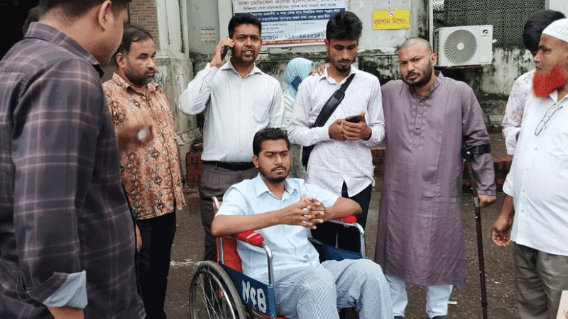 হাসপাতাল থেকে ছাড়া পেলেন নুর