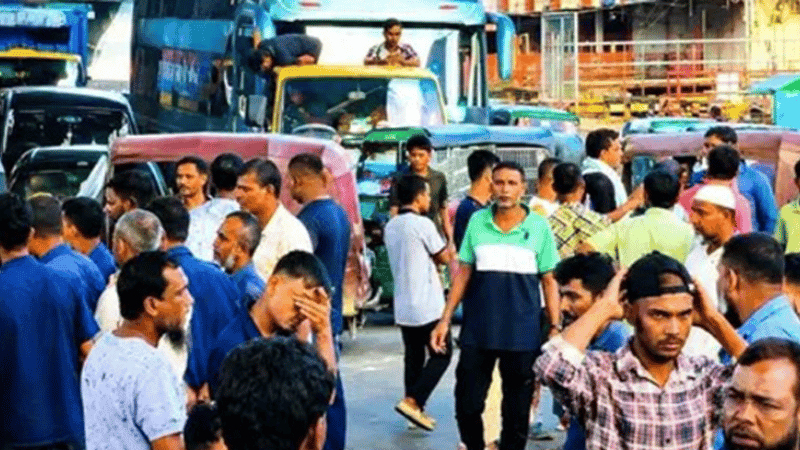 চট্টগ্রামে গ্যাস সংকটে অটোরিকশাচালকদের সড়ক অবরোধ