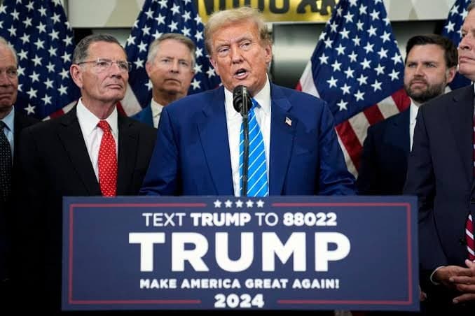 নির্বাচিত হলে যুক্তরাষ্ট্রের কলেজগুলোর বিদেশি গ্র্যাজুয়েটদের গ্রিন কার্ড দিবে ট্রাম্প