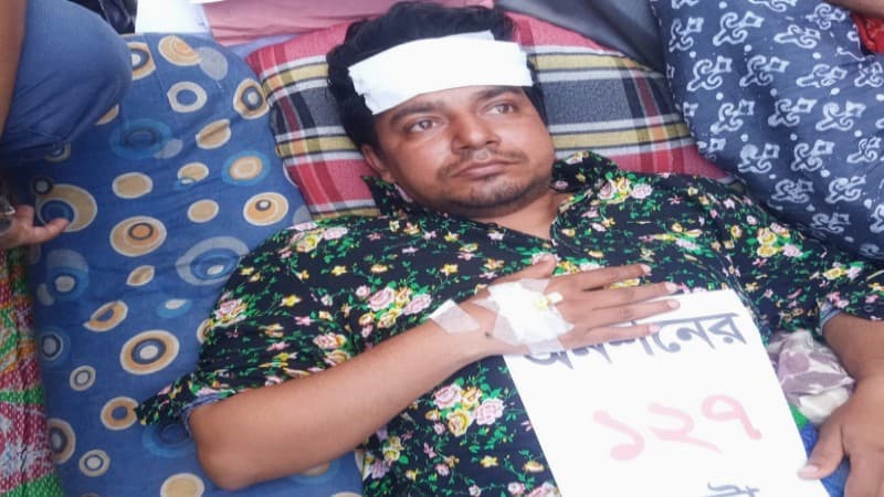 ‘পেশি শক্তি নেই, অনশনই আমাদের একমাত্র প্রতিবাদের ভাষা’