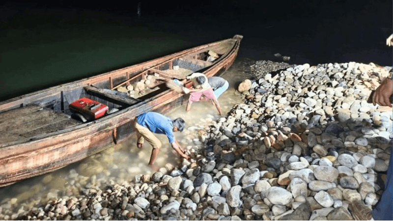 সাদাপাথর লুটের ঘটনায় গ্রেপ্তার ৫