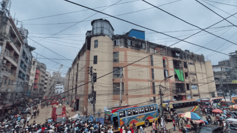 গুলিস্তানে সুন্দরবন স্কয়ার মার্কেটের আগুন নিয়ন্ত্রণে