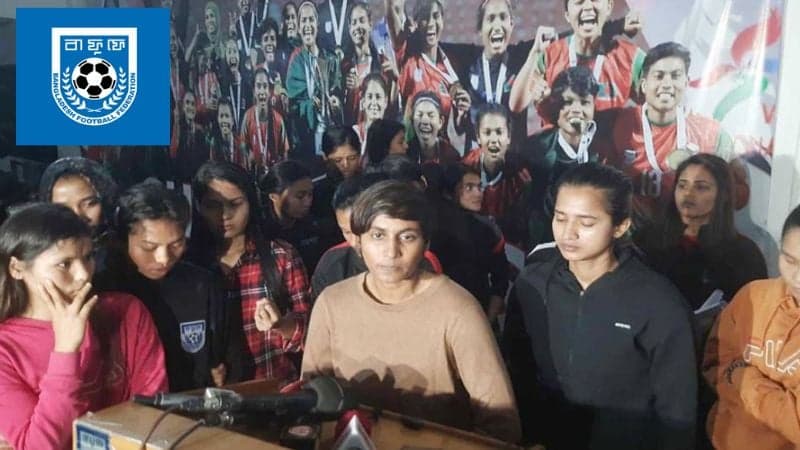 শক্ত অবস্থানে নারী ফুটবলাররা, গণ অবসরের হুমকি