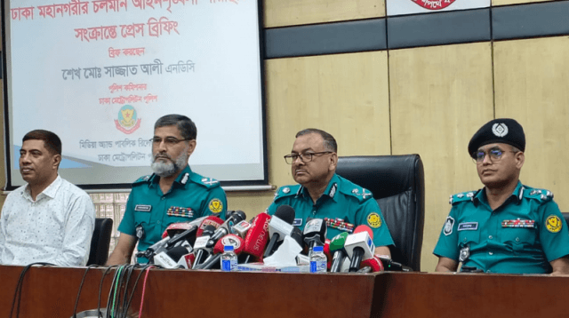 ১৩ নভেম্বর অস্থিরতা রোধে কঠোর ব্যবস্থা নেওয়ার হুঁশিয়ারি ডিবি প্রধানের