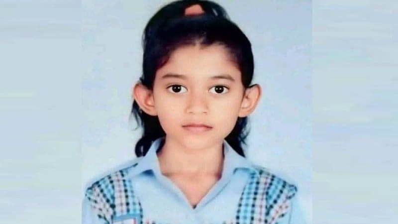 মাইলস্টোন দুর্ঘটনায় নিহত রাইসা মনির দাফন  আলফাডাঙ্গায়