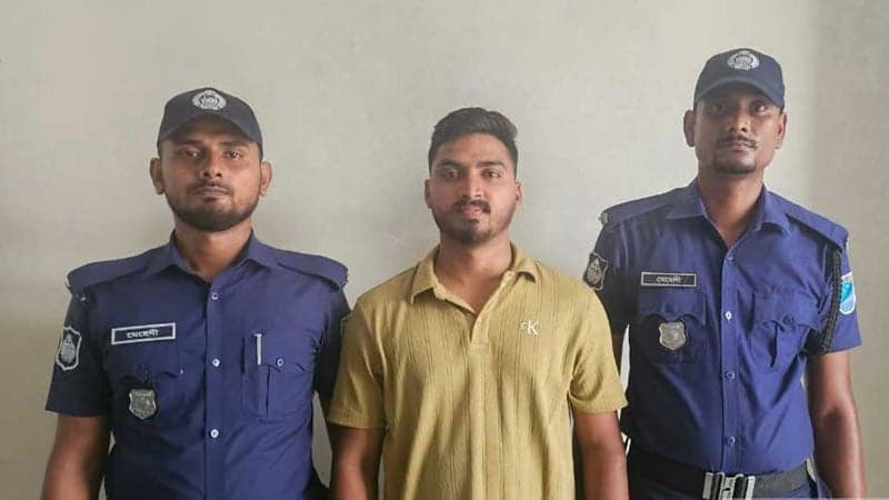 লঞ্চে প্রকাশ্যে নারীদের পেটানো জিহাদ আটক, মুন্সিগঞ্জ থানায় জিজ্ঞাসাবাদ