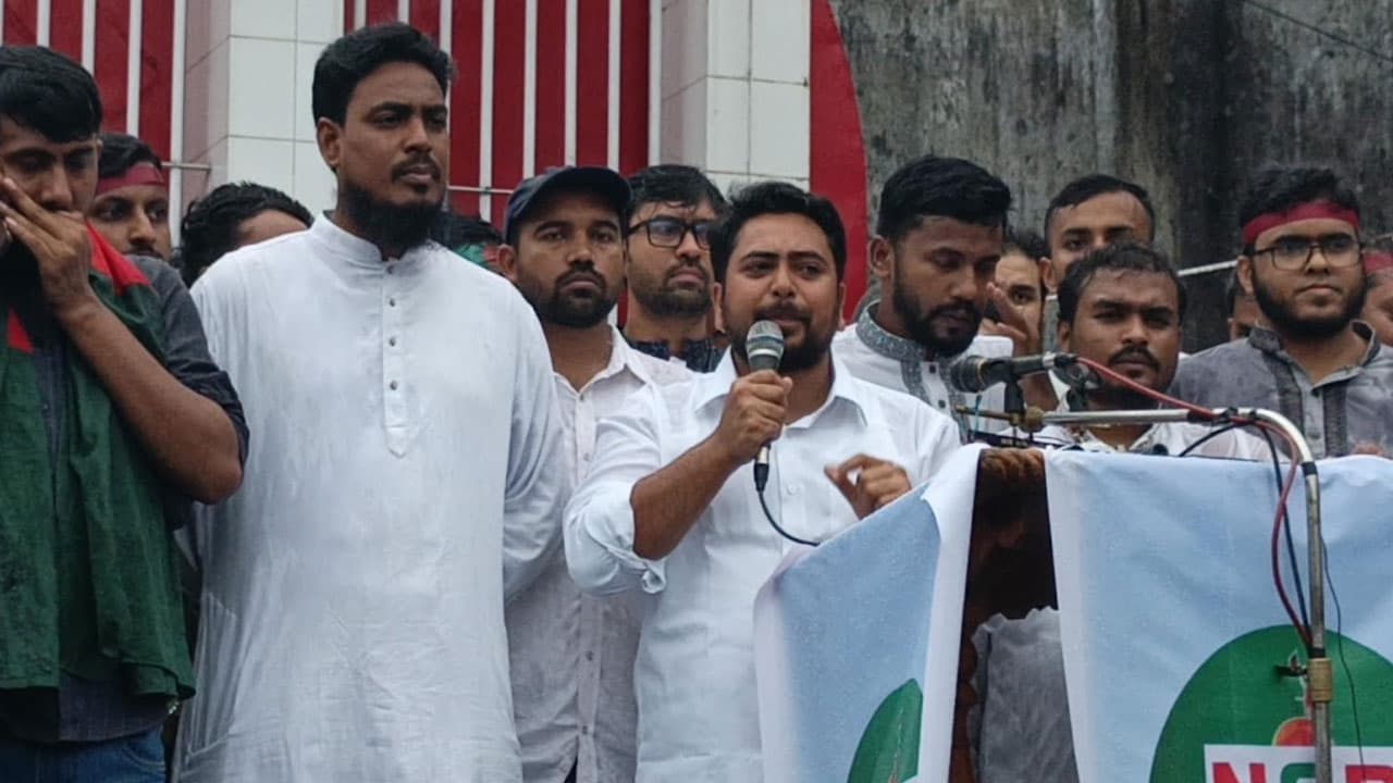 বৃহস্পতিবার দেশব্যাপী প্রতিবাদ কর্মসূচির ডাক দিয়েছেন নাহিদ