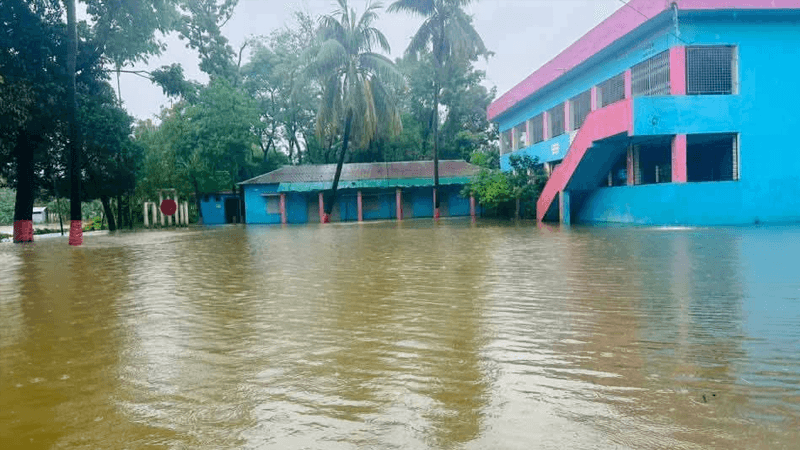 চকরিয়া-মাতামুহুরী-পেকুয়া প্লাবিত, দুই লক্ষাধিক মানুষ পানিবন্দি