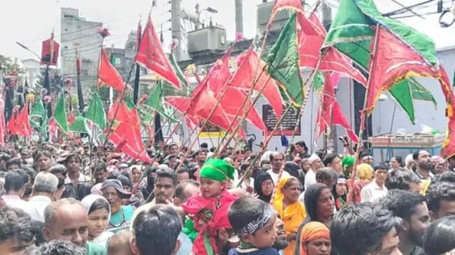 ‘হায় হোসেন, হায় হোসেন’ ধ্বনিতে রাজধানীতে তাজিয়া মিছিল