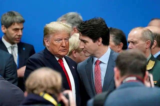 সীমান্ত ইস্যুতে শুল্ক হুমকির মধ্যেই ট্রাম্পের সঙ্গে দেখা করলেন ট্রুডো