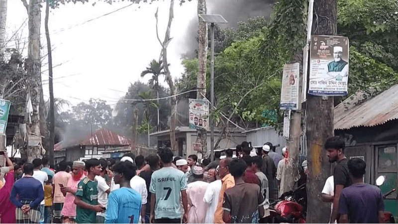 কুমিল্লায় ৪ মাজারে হামলা, ভাঙচুর ও আগুন