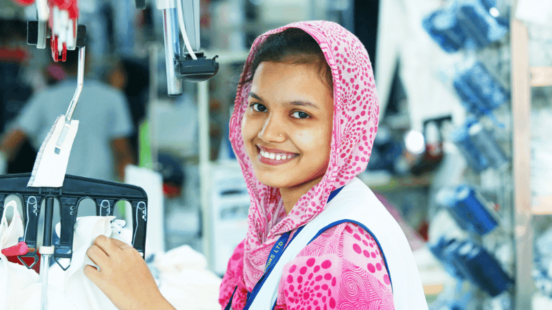 পোশাকশ্রমিকদের বার্ষিক ৯ শতাংশ বেতন বাড়ানোর সুপারিশ