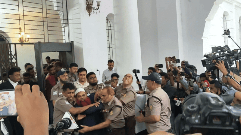 জয় বাংলা শ্লোগান দিয়ে আসামি বললেন এই রায় মানি না