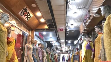 ঈদকে সামনে রেখে রাত ৯টা পর্যন্ত শপিংমল খোলা রাখার দাবি