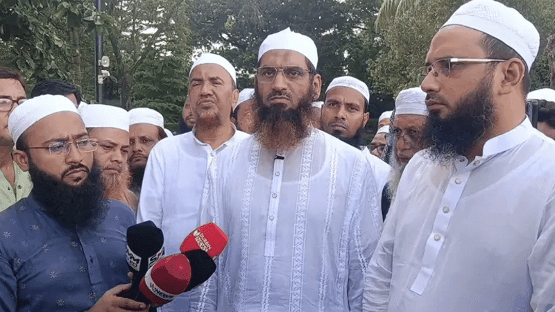 জুলাই জাদুঘরের ভাস্কর্যের মুখাবয়ব মুছে ফেলার আহ্বান মামুনুল হকের