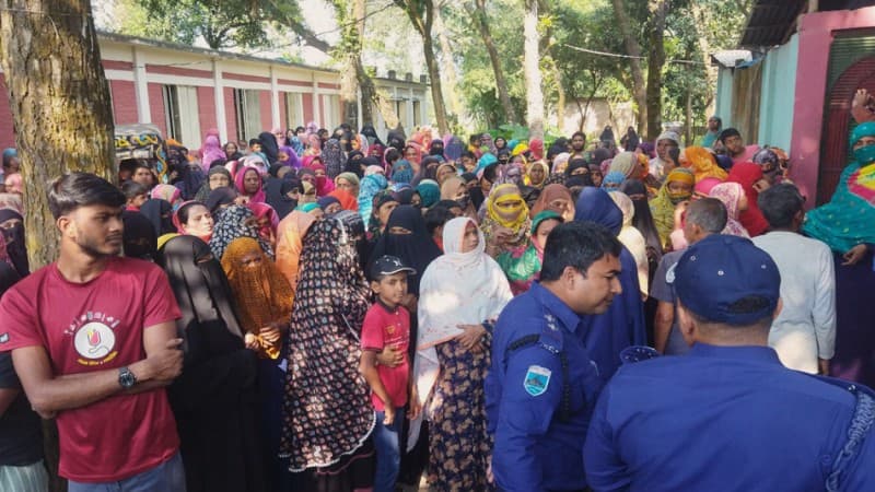 বগুড়ায় দুই সন্তানের গলাকাটা মরদেহের পাশে মায়ের ঝুলন্ত মরদেহ উদ্ধার