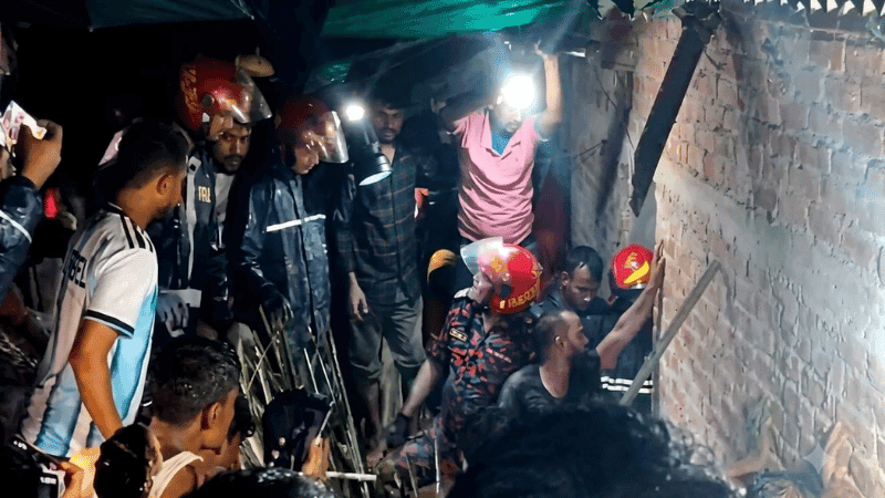 রান্নাঘরে নেমে এলো মৃত্যুর পাহাড়, প্রাণ গেল গৃহবধূর