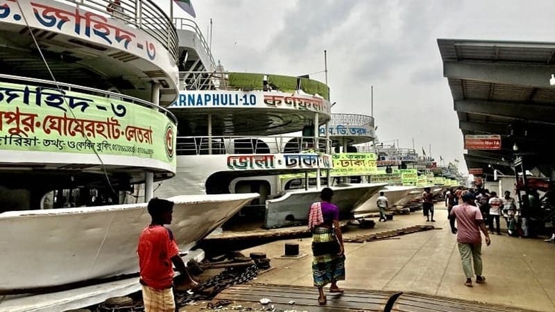 ঈদযাত্রায় লঞ্চ টার্মিনালে নেই চিরচেনা যাত্রীর চাপ