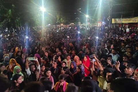 কোটা আন্দোলন: প্রধানমন্ত্রীর বক্তব্যে মধ্যরাতে উত্তাল ঢাবি