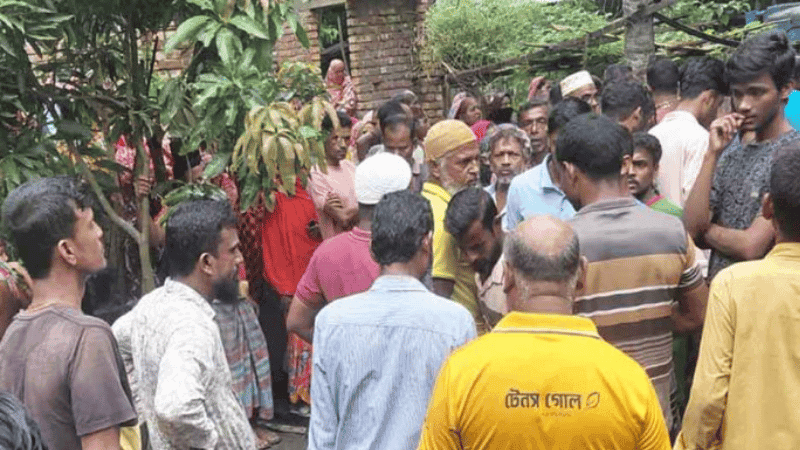 বাগেরহাটে বসতঘরে একই পরিবারের তিনজনের মরদেহ