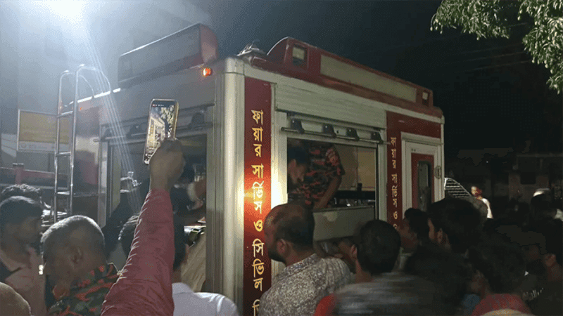 কুড়িগ্রামে  ট্রাক-মাইক্রোবাস সংঘর্ষে নিহত ৩