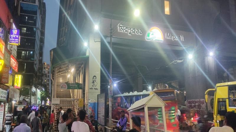 যান্ত্রিক ত্রুটিতে মেট্রোরেল চলাচল বন্ধ, আটকে পড়েছেন যাত্রীরা