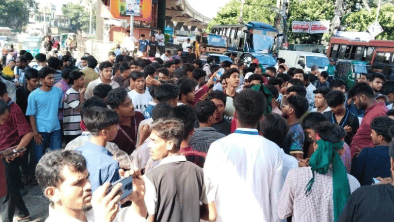 চট্টগ্রামে দ্বিতীয় দিনেও শিক্ষার্থীদের বিক্ষোভ