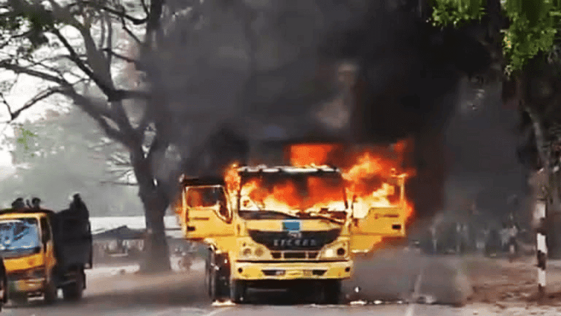 রাজশাহীতে মোটরসাইকেলে ট্রাকের ধাক্কা, বাবা-ছেলে নিহত