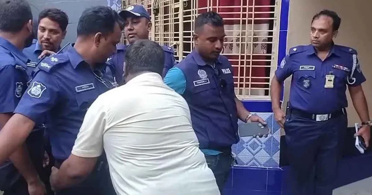 অভিযানের আগে পুলিশের দেহ তল্লাশি, যা জানা গেল