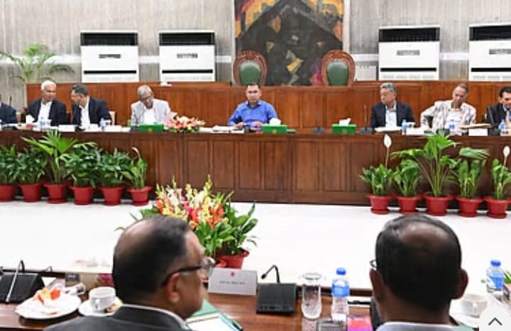 জ্বালানি সংকটে নতুন সময়সূচি: অফিস ৯টা–৪টা, সন্ধ্যা ৬টার মধ্যে বন্ধ মার্কেট