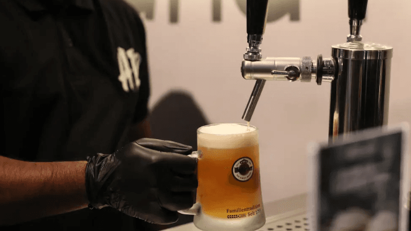 সৌদিতে  অমুসলিম বিদেশিদের মদ কেনার অনুমতি