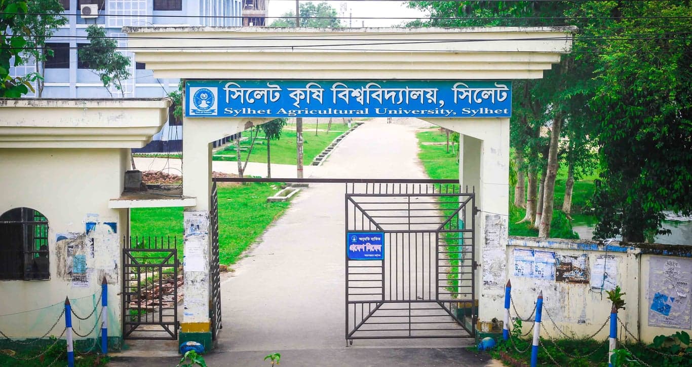 সিকৃবিতে উপাচার্যের দুর্নীতির প্রতিবাদে প্রশাসনিক দায়িত্ব থেকে ৯ শিক্ষক-কর্মকর্তার পদত্যাগ