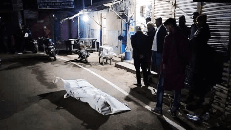 নোয়াখালীতে ‘ডাকাত আখ্যা’ দিয়ে প্রকাশ্যে পিটিয়ে যুবক হত্যা