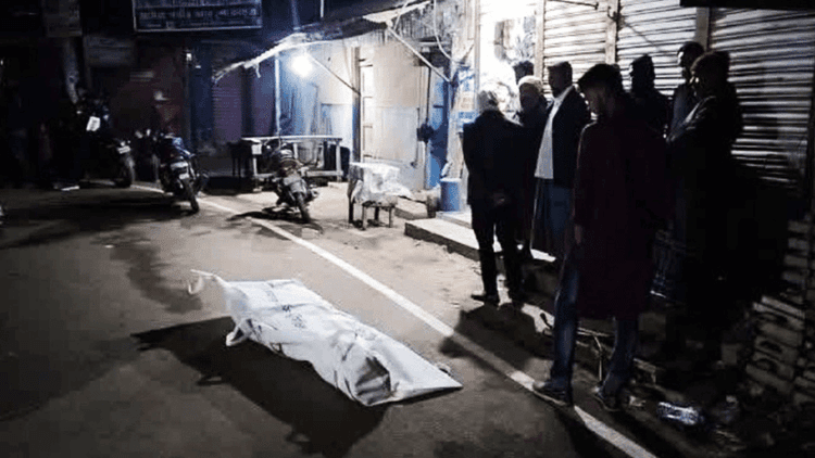 নোয়াখালীতে ‘ডাকাত আখ্যা’ দিয়ে প্রকাশ্যে পিটিয়ে যুবক হত্যা