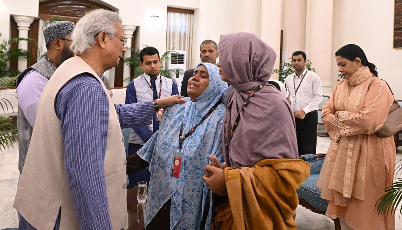 হাদির পরিবারের সঙ্গে প্রধান উপদেষ্টার সাক্ষাৎ