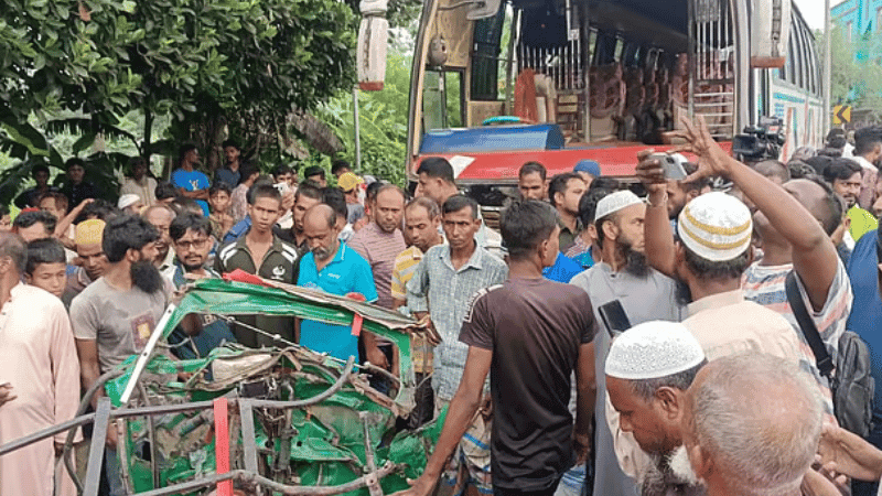 ময়মনসিংহে বাসের ধাক্কায় নিহত ৭ জনের পরিচয় শনাক্ত