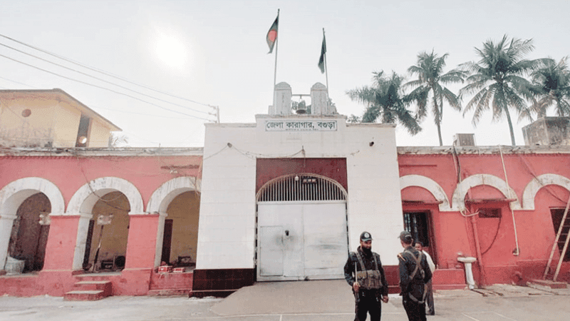 বগুড়ায় চলছে কারাবন্দীদের ভোট, আগ্রহী ৪ শতাংশ
