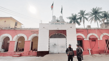 বগুড়ায় চলছে কারাবন্দীদের ভোট, আগ্রহী ৪ শতাংশ